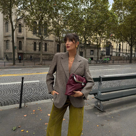 Manteau de costume automne-hiver en laine, avec motif chevrons, élégant et polyvalent.