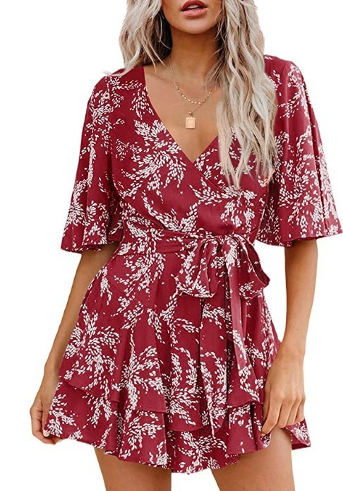 Robe plissée florale à col en V, manches évasées et ceinture à la taille