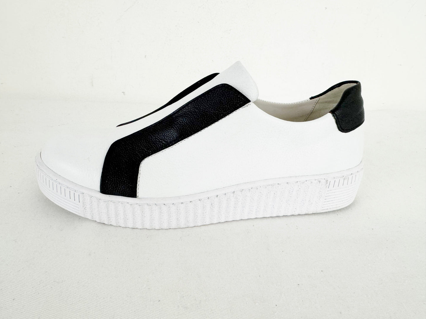 NEW Gabor Slip-On Sneaker Size 6.5