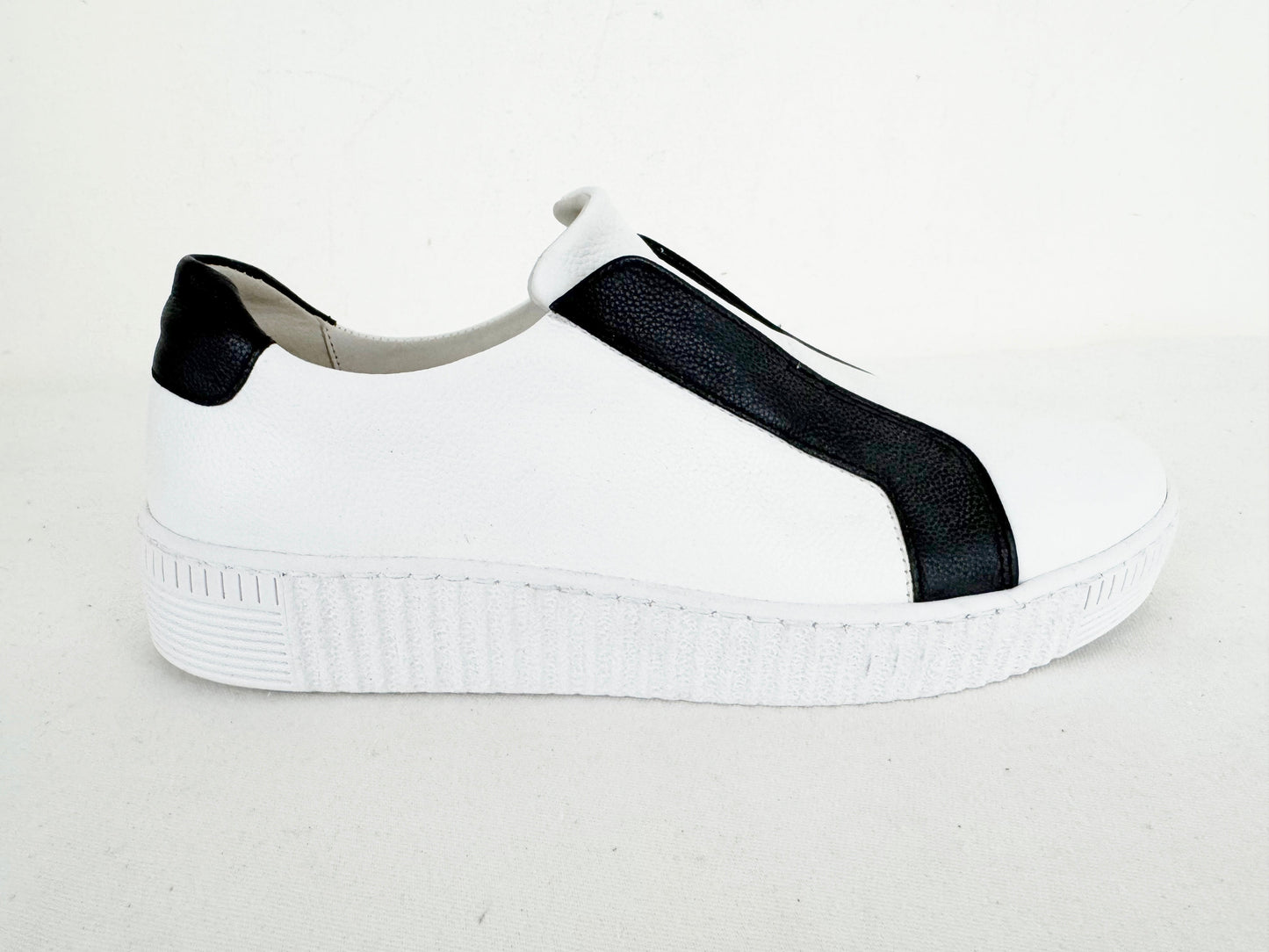 NEW Gabor Slip-On Sneaker Size 6.5