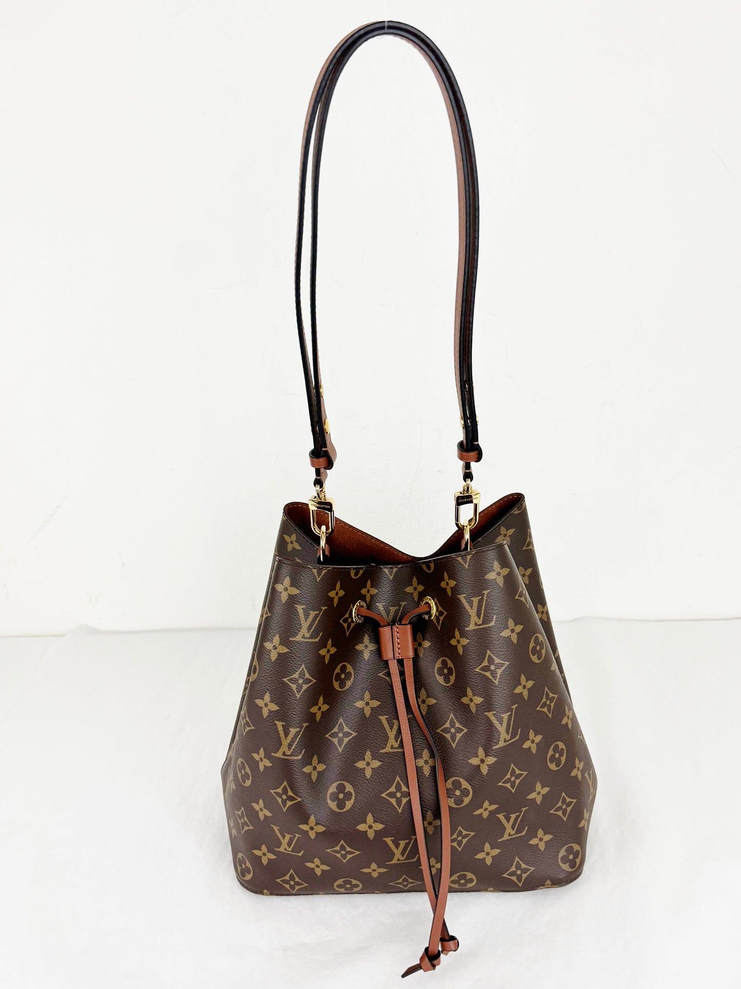 Louis Vuitton Neo Noe MM Bucket Bag