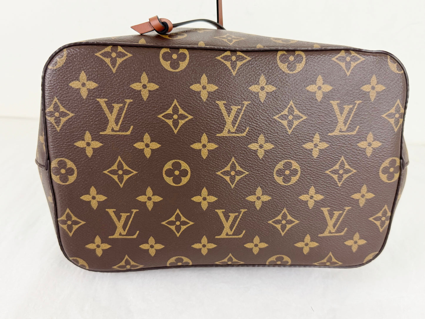 Louis Vuitton Neo Noe MM Bucket Bag