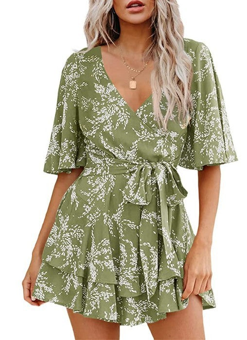 Robe plissée florale à col en V, manches évasées et ceinture à la taille