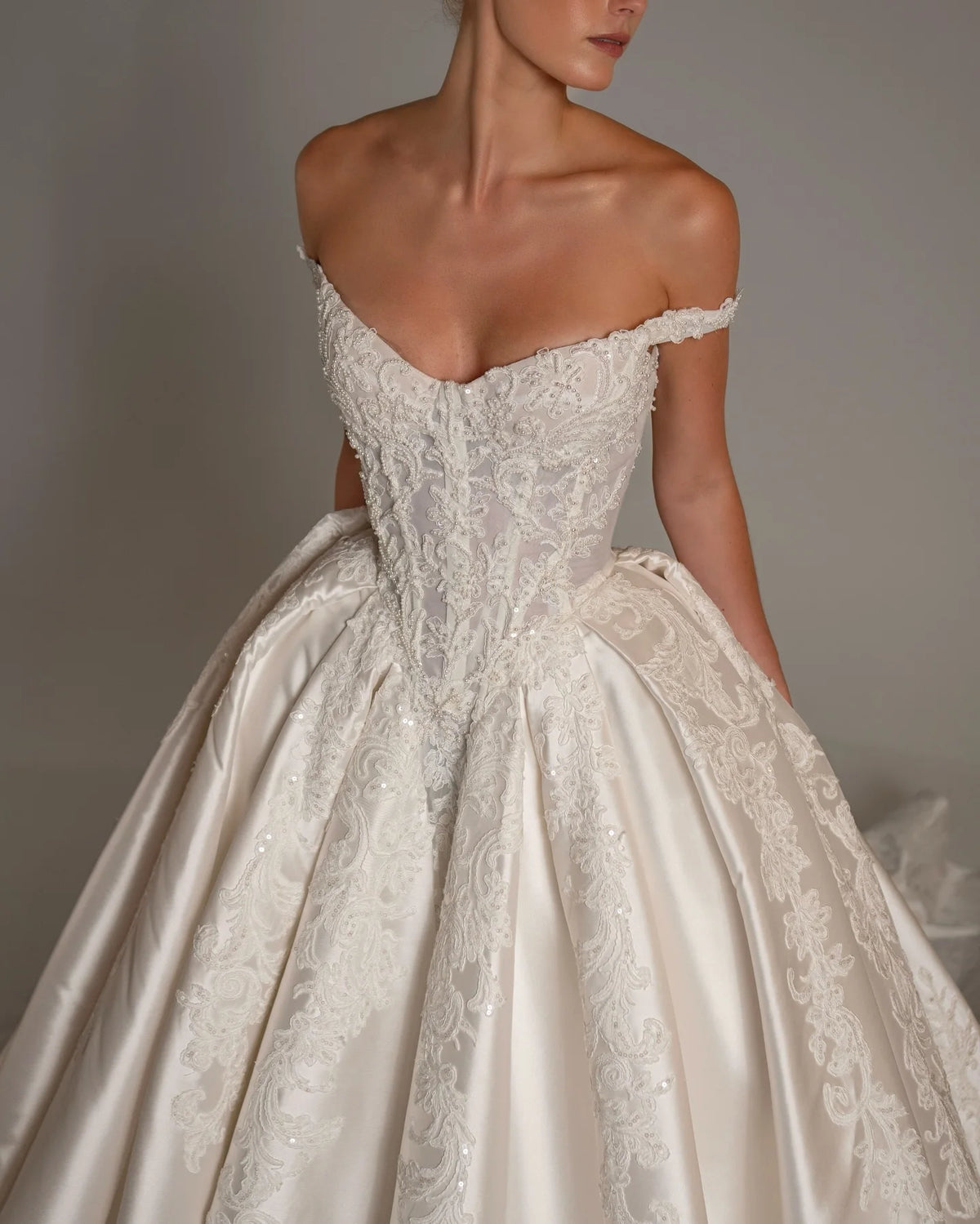 Luxury Off-Shoulder Appliqué Wedding Dress