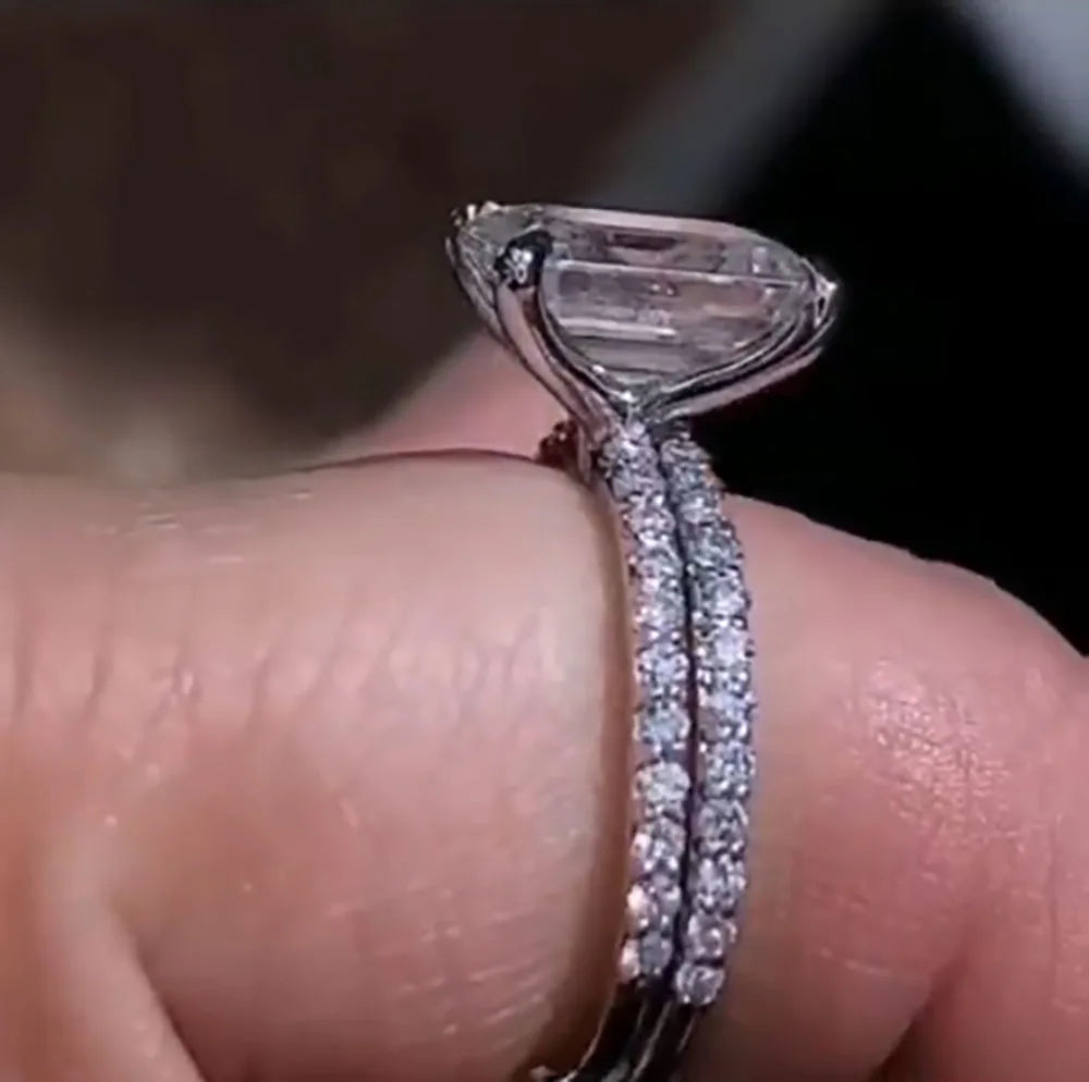 Emerald Moissanite 18K Gold Bridal Set
