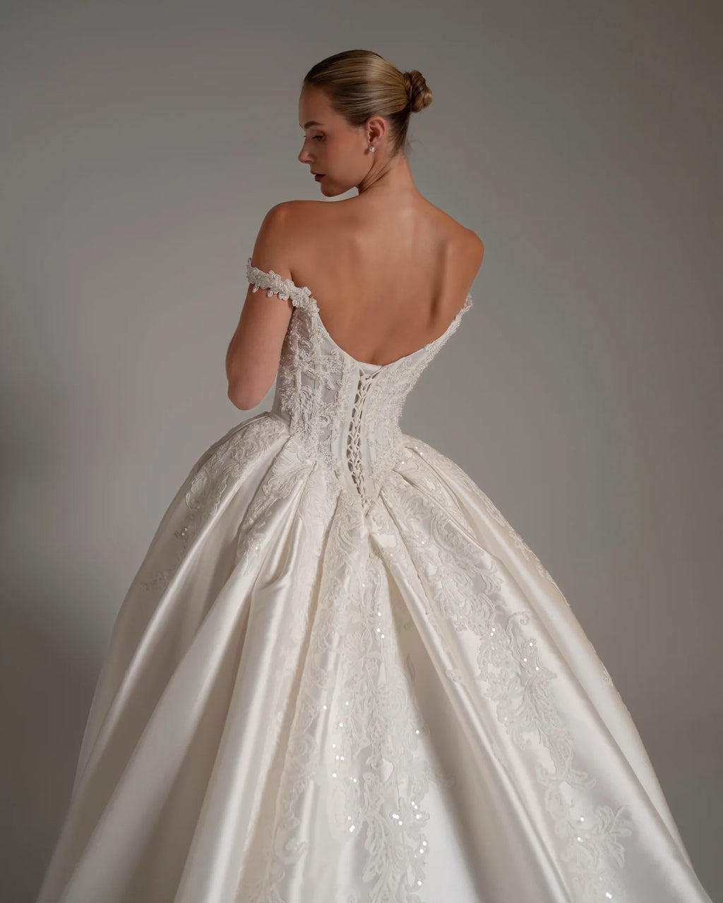Luxury Off-Shoulder Appliqué Wedding Dress