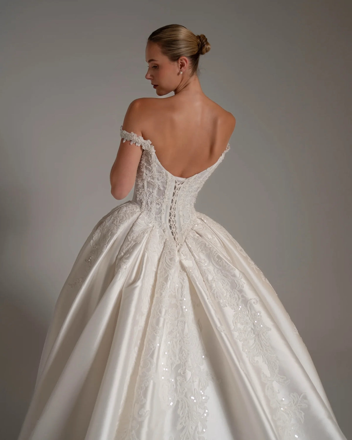 Luxury Off-Shoulder Appliqué Wedding Dress