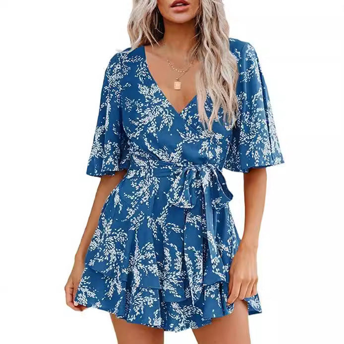 Robe plissée florale à col en V, manches évasées et ceinture à la taille