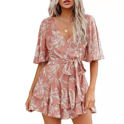 Robe plissée florale à col en V, manches évasées et ceinture à la taille